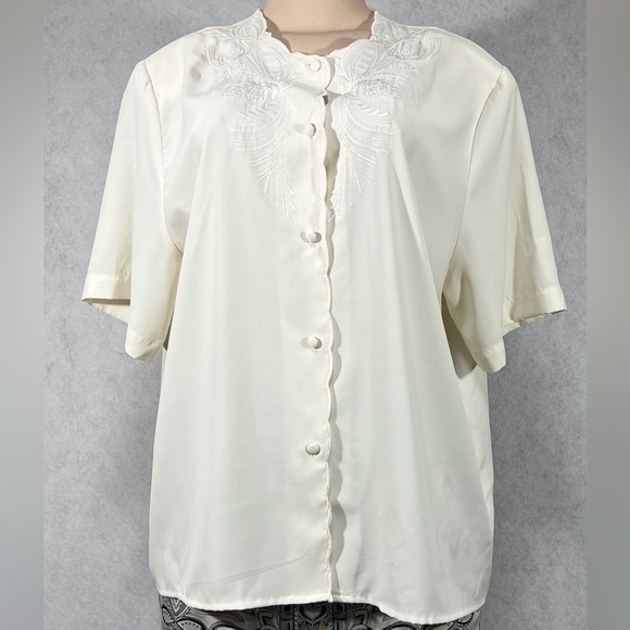 Christie & Jill Women's Top Size 18 Ivory Embroidery Short Sleeve Button Front - Picture 1 of 9